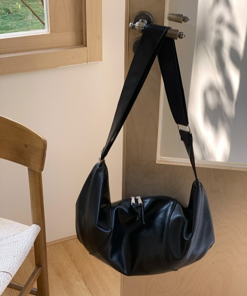 gossip！ロサンゼルス（ゴシップロサンゼルス）の「【Y2Kガーリー】レトロ ソフトPU 大容量ショルダーバッグ（ショルダーバッグ・レディース・ブラウン/ブラック/オフホワイト・FREE）」の10枚目の写真