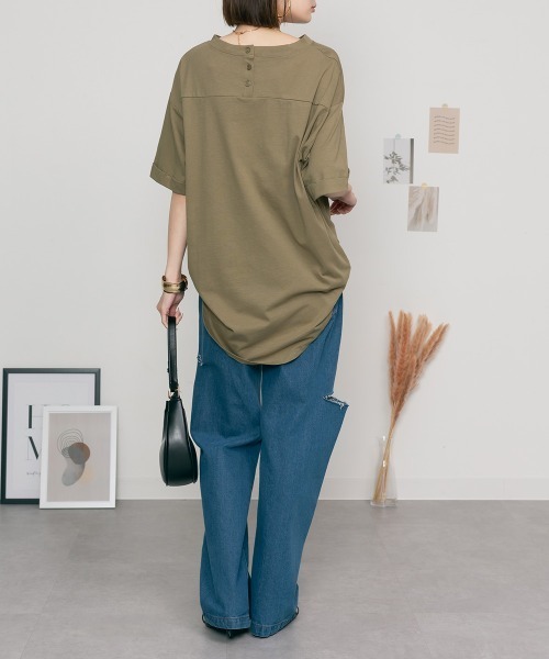 aity(アイティ)の「M-5L ロールアップ オーバーサイズ半袖カットソー 夏服(Tシャツ/カットソー・レディース・杢グレー/カーキ/ブラック/オフホワイト・M~L/4L~5L/LL~3L)」の16枚目の写真