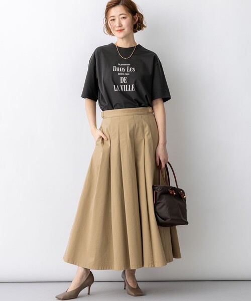 23区 S(ニジュウサンクチイサイサイズ)の「シャツテール ロゴTEE(Tシャツ/カットソー・レディース・ベージュ系/ホワイト系/ダルブルー系/グレー系・32)」の14枚目の写真