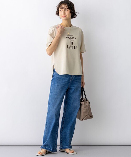 23区 S(ニジュウサンクチイサイサイズ)の「シャツテール ロゴTEE(Tシャツ/カットソー・レディース・ベージュ系/ホワイト系/ダルブルー系/グレー系・32)」の16枚目の写真