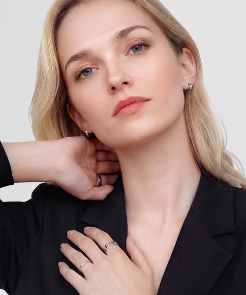 Daniel Wellington(ダニエルウェリントン)の「Line Earrings 3.5/5.5MM ローズゴールド/ゴールド/シルバー(ピアス(両耳用)・レディース・シルバー系その他/シルバー/ゴールド系その他/ピンクゴールド/イエローゴールド・3.5/5.5)」の19枚目の写真