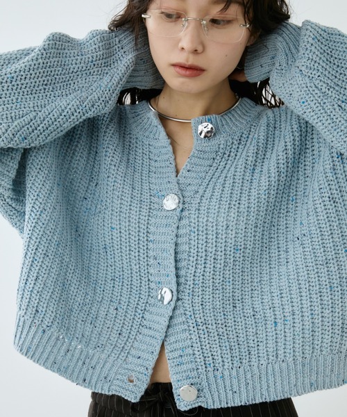 Aunt Marie's（アントマリーズ）の「ﾒﾀﾙﾎﾞﾀﾝｸﾛｯﾌﾟﾄﾞﾐｯｸｽﾆｯﾄｶｰﾃﾞｨｶﾞﾝ（カーディガン/ボレロ・レディース・ブラック/アイボリー/ブルー・FREE）」の3枚目の写真