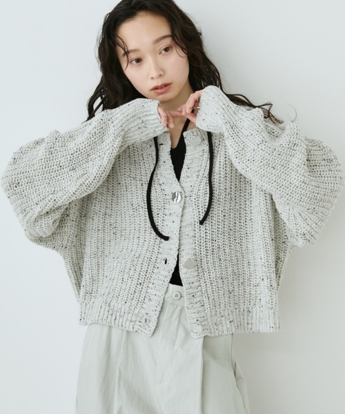 Aunt Marie's（アントマリーズ）の「ﾒﾀﾙﾎﾞﾀﾝｸﾛｯﾌﾟﾄﾞﾐｯｸｽﾆｯﾄｶｰﾃﾞｨｶﾞﾝ（カーディガン/ボレロ・レディース・ブラック/アイボリー/ブルー・FREE）」の2枚目の写真