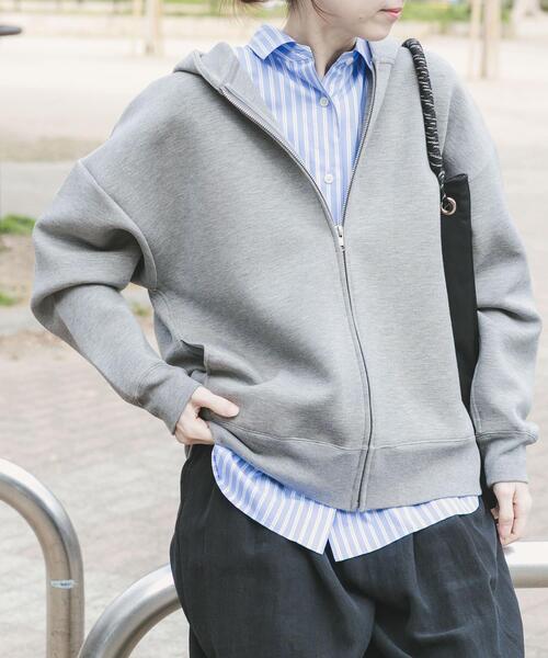 ITEMS URBANRESEARCH（アイテムズ アーバンリサーチ）の「ダンボールオーバーサイズパーカー（パーカー・レディース・グレー/ホワイト系その他・FREE）」の2枚目の写真