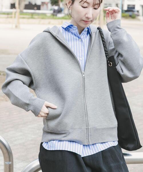 ITEMS URBANRESEARCH（アイテムズ アーバンリサーチ）の「ダンボールオーバーサイズパーカー（パーカー・レディース・グレー/ホワイト系その他/チャコールグレー・FREE）」の4枚目の写真