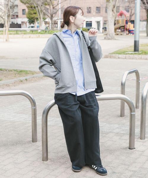 ITEMS URBANRESEARCH（アイテムズ アーバンリサーチ）の「ダンボールオーバーサイズパーカー（パーカー・レディース・グレー/ホワイト系その他/チャコールグレー・FREE）」の9枚目の写真