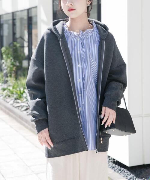 ITEMS URBANRESEARCH（アイテムズ アーバンリサーチ）の「ダンボールオーバーサイズパーカー（パーカー・レディース・グレー/ホワイト系その他/チャコールグレー・FREE）」の15枚目の写真