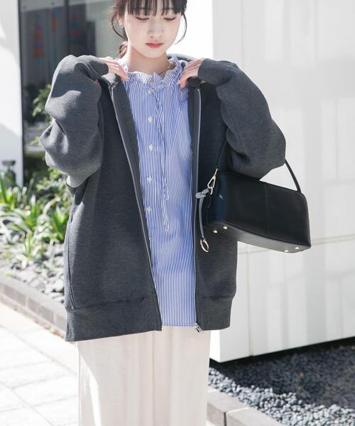 ITEMS URBANRESEARCH（アイテムズ アーバンリサーチ）の「ダンボールオーバーサイズパーカー（パーカー・レディース・グレー/ホワイト系その他/チャコールグレー・FREE）」の16枚目の写真