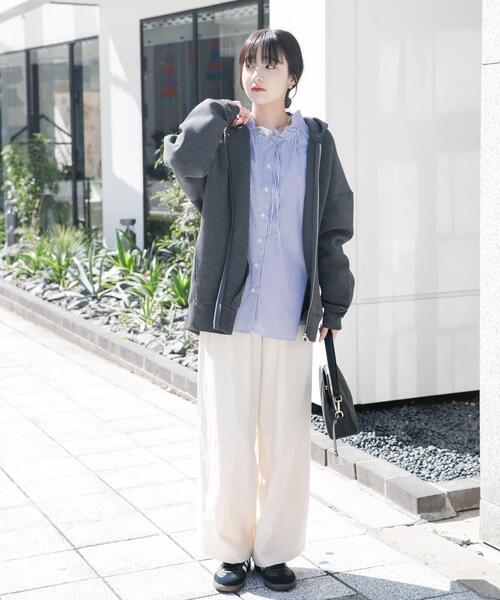 ITEMS URBANRESEARCH（アイテムズ アーバンリサーチ）の「ダンボールオーバーサイズパーカー（パーカー・レディース・グレー/ホワイト系その他/チャコールグレー・FREE）」の17枚目の写真