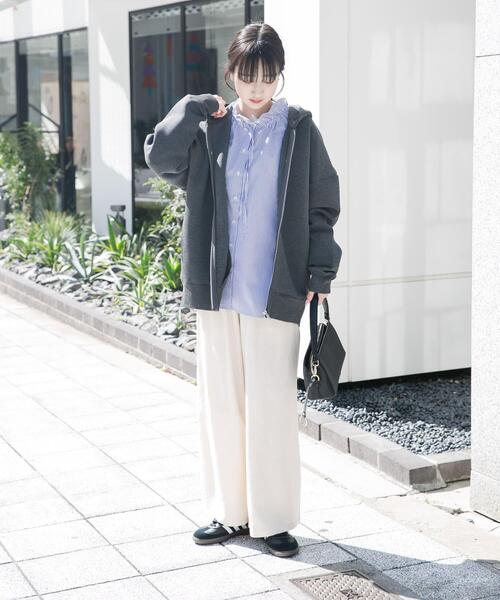 ITEMS URBANRESEARCH（アイテムズ アーバンリサーチ）の「ダンボールオーバーサイズパーカー（パーカー・レディース・グレー/ホワイト系その他/チャコールグレー・FREE）」の18枚目の写真