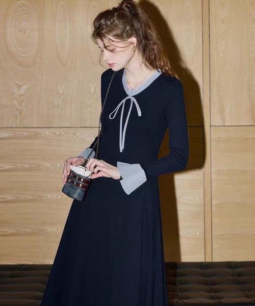 &soiree(アンドソワレ)の「ツートーンカラーリボン付きワンピース(ワンピース・レディース・ネイビー・LARGE/MEDIUM/SMALL)」の4枚目の写真