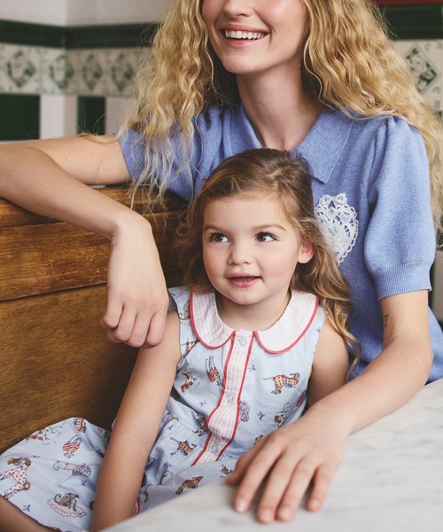 Cath Kidston(キャスキッドソン)の「キッズ ラウンドカラー ノースリーブ ワンピース Hackney Dogs(ワンピース・キッズ・ブルー・122/110/98)」の2枚目の写真