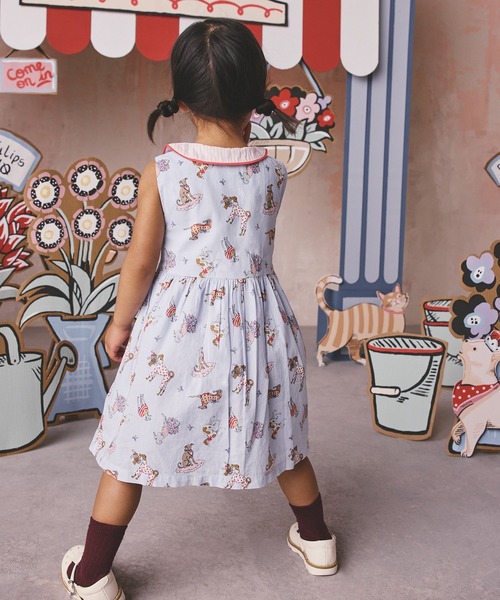 Cath Kidston(キャスキッドソン)の「キッズ ラウンドカラー ノースリーブ ワンピース Hackney Dogs(ワンピース・キッズ・ブルー・122/110/98)」の4枚目の写真