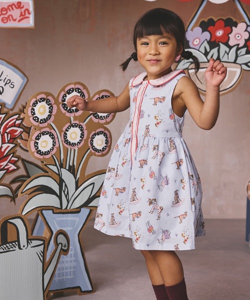 Cath Kidston(キャスキッドソン)の「キッズ ラウンドカラー ノースリーブ ワンピース Hackney Dogs(ワンピース・キッズ・ブルー・122/110/98)」の6枚目の写真