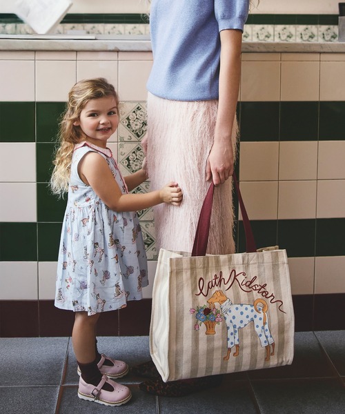 Cath Kidston(キャスキッドソン)の「キッズ ラウンドカラー ノースリーブ ワンピース Hackney Dogs(ワンピース・キッズ・ブルー・122/110/98)」の8枚目の写真