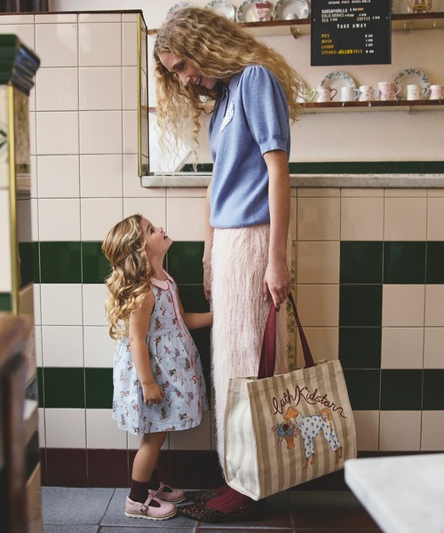 Cath Kidston(キャスキッドソン)の「キッズ ラウンドカラー ノースリーブ ワンピース Hackney Dogs(ワンピース・キッズ・ブルー・122/110/98)」の9枚目の写真