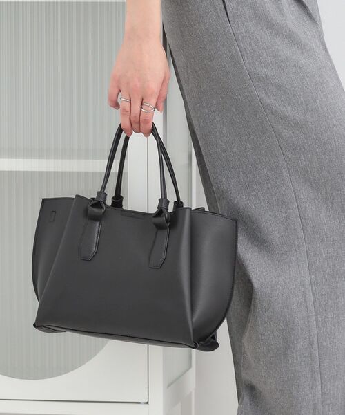 SHOO・LA・RUE（シューラルー）の「ハンドルカクシボトートバッグ（トートバッグ・レディース・グレー/ブラウン系その他/ブラック・00）」の2枚目の写真