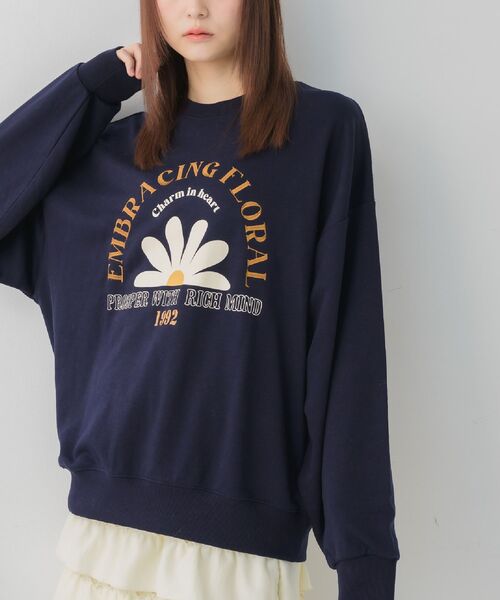 RETRO GIRL（レトロガール）の「ロゴ刺繍トレーナー（スウェット・レディース・ライトグレー/ホワイト系その他/ブルー・FREE）」の3枚目の写真