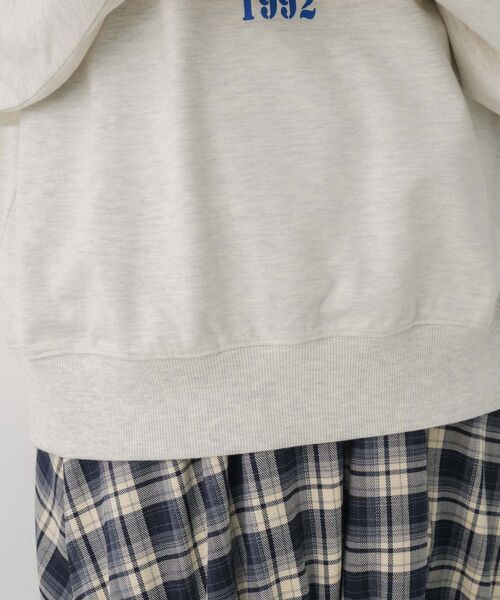 RETRO GIRL（レトロガール）の「ロゴ刺繍トレーナー（スウェット・レディース・ライトグレー/ホワイト系その他/ブルー・FREE）」の8枚目の写真