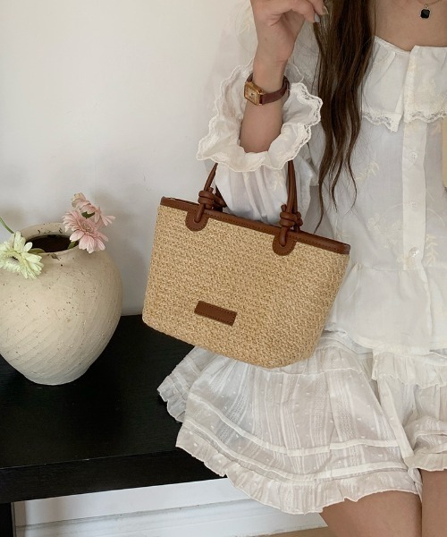 mebole(メボレ)の「Natural Square Basket Bag(ショルダーバッグ・レディース・アイボリー/ブラウン・FREE)」の1枚目の写真