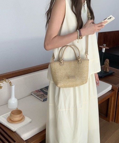 mebole(メボレ)の「Natural Square Basket Bag(ショルダーバッグ・レディース・アイボリー/ブラウン・FREE)」の2枚目の写真