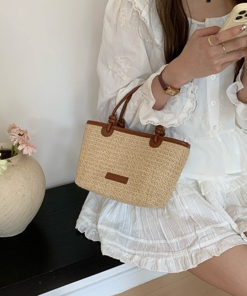 mebole(メボレ)の「Natural Square Basket Bag(ショルダーバッグ・レディース・アイボリー/ブラウン・FREE)」の3枚目の写真