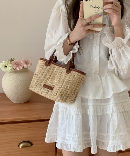 mebole(メボレ)の「Natural Square Basket Bag(ショルダーバッグ・レディース・アイボリー/ブラウン・FREE)」の4枚目の写真