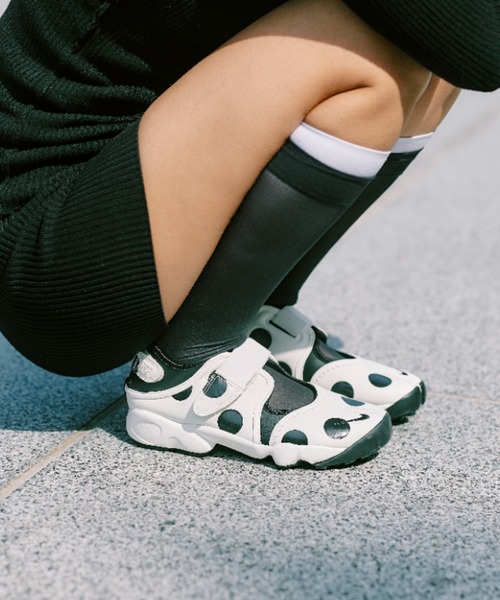 NIKE(ナイキ)の「W AIR RIFT IR1226-100(サンダル・レディース・ホワイト・23.0cm/29.0cm/28.0cm/27.0cm/26.0cm/25.0cm/24.0cm/22.0cm)」の5枚目の写真