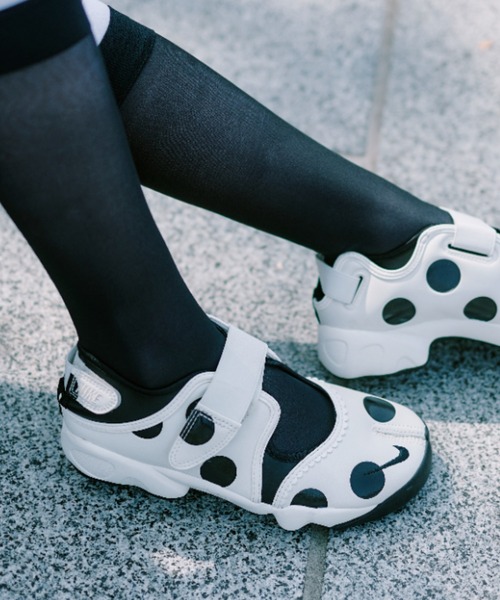 NIKE(ナイキ)の「W AIR RIFT IR1226-100(サンダル・レディース・ホワイト・23.0cm/29.0cm/28.0cm/27.0cm/26.0cm/25.0cm/24.0cm/22.0cm)」の6枚目の写真