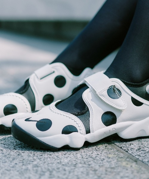 NIKE(ナイキ)の「W AIR RIFT IR1226-100(サンダル・レディース・ホワイト・23.0cm/29.0cm/28.0cm/27.0cm/26.0cm/25.0cm/24.0cm/22.0cm)」の7枚目の写真
