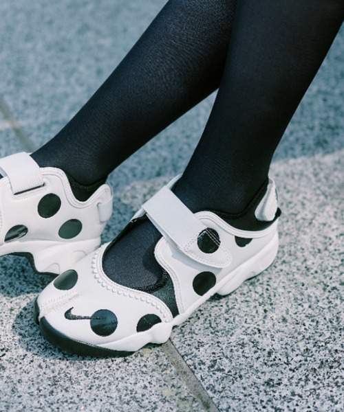 NIKE(ナイキ)の「W AIR RIFT IR1226-100(サンダル・レディース・ホワイト・23.0cm/29.0cm/28.0cm/27.0cm/26.0cm/25.0cm/24.0cm/22.0cm)」の8枚目の写真