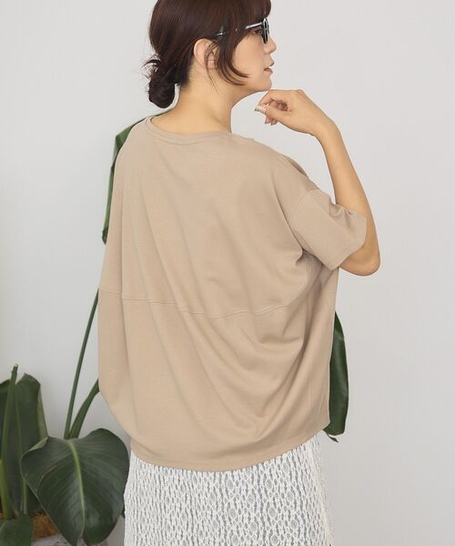 AMERICAN HOLIC(アメリカンホリック)の「【接触冷感+UVカット】半袖コクーンカットプルオーバー(Tシャツ/カットソー・レディース・ブラック/オフホワイト/イエロー/ネイビー/ブルーグリーン/グレイッシュベージュ/ピンク/モカ/ブルー/オレンジ/ブラウン/チャコールグレー・M/L)」の7枚目の写真