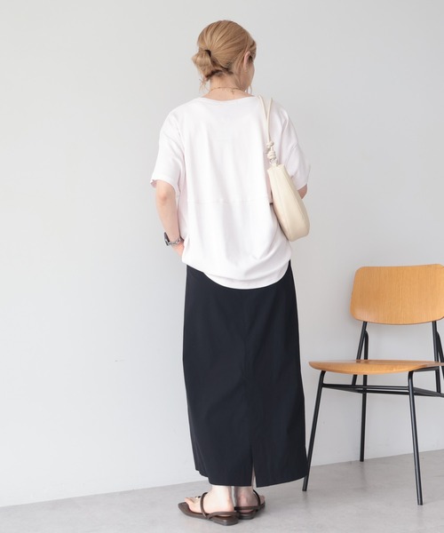 AMERICAN HOLIC(アメリカンホリック)の「【接触冷感+UVカット】半袖コクーンカットプルオーバー(Tシャツ/カットソー・レディース・ブラック/オフホワイト/イエロー/ネイビー/ブルーグリーン/グレイッシュベージュ/ピンク/モカ/ブルー/オレンジ/ブラウン/チャコールグレー・M/L)」の22枚目の写真