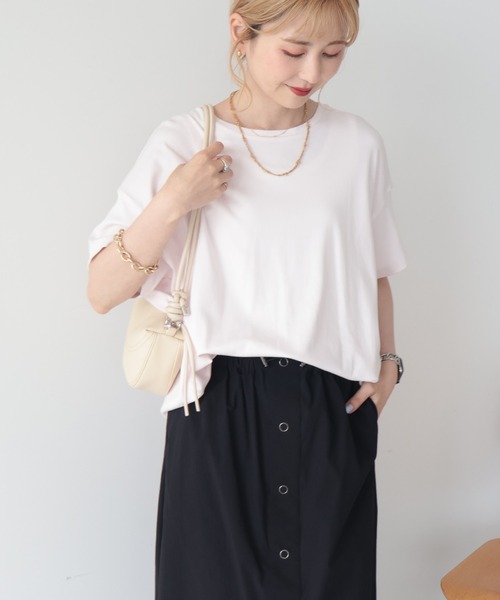 AMERICAN HOLIC(アメリカンホリック)の「【接触冷感+UVカット】半袖コクーンカットプルオーバー(Tシャツ/カットソー・レディース・ブラック/オフホワイト/イエロー/ネイビー/ブルーグリーン/グレイッシュベージュ/ピンク/モカ/ブルー/オレンジ/ブラウン/チャコールグレー・M/L)」の21枚目の写真