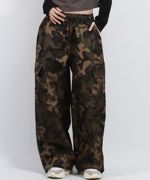 DEMARC(ドゥマーク)の「Real Street Color Stitch Wide Cargo Track Pants Camouflage(スウェットパンツ・レディース・デザートカモ・LARGE/MEDIUM)」の7枚目の写真