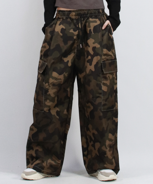 DEMARC(ドゥマーク)の「Real Street Color Stitch Wide Cargo Track Pants Camouflage(スウェットパンツ・レディース・デザートカモ・LARGE/MEDIUM)」の8枚目の写真