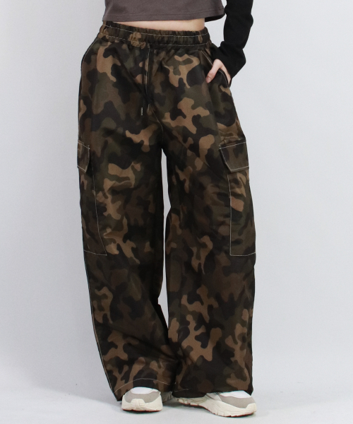 DEMARC(ドゥマーク)の「Real Street Color Stitch Wide Cargo Track Pants Camouflage(スウェットパンツ・レディース・デザートカモ・LARGE/MEDIUM)」の10枚目の写真