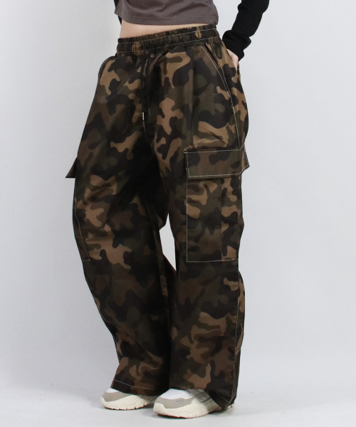 DEMARC(ドゥマーク)の「Real Street Color Stitch Wide Cargo Track Pants Camouflage(スウェットパンツ・レディース・デザートカモ・LARGE/MEDIUM)」の12枚目の写真