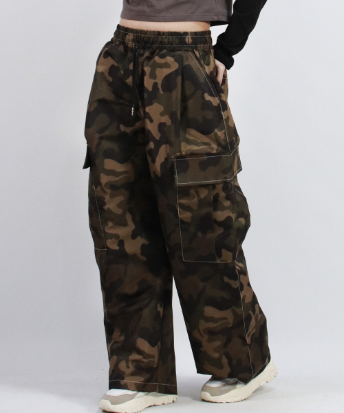 DEMARC(ドゥマーク)の「Real Street Color Stitch Wide Cargo Track Pants Camouflage(スウェットパンツ・レディース・デザートカモ・LARGE/MEDIUM)」の13枚目の写真