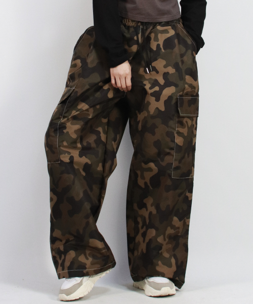 DEMARC(ドゥマーク)の「Real Street Color Stitch Wide Cargo Track Pants Camouflage(スウェットパンツ・レディース・デザートカモ・LARGE/MEDIUM)」の15枚目の写真