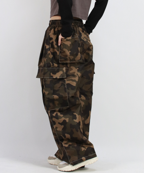 DEMARC(ドゥマーク)の「Real Street Color Stitch Wide Cargo Track Pants Camouflage(スウェットパンツ・レディース・デザートカモ・LARGE/MEDIUM)」の16枚目の写真