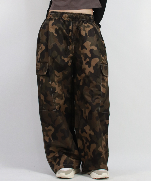 DEMARC(ドゥマーク)の「Real Street Color Stitch Wide Cargo Track Pants Camouflage(スウェットパンツ・レディース・デザートカモ・LARGE/MEDIUM)」の17枚目の写真