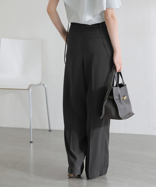 La TOTALITE（ラトータリテ）の「【洗える】2WAYリラクシーサスパンツ（スラックス・レディース・ブラック/ベージュ・38/36）」の7枚目の写真