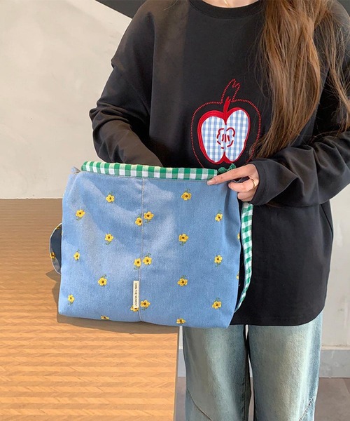 VIBGYOR(ヴィブジョー)の「Mignonjour/フラワー チェリー刺繍デニムトートバッグ M2901(トートバッグ・レディース・ライトブルー/ブルー/ブルー系その他/ブルー系1・FREE)」の8枚目の写真