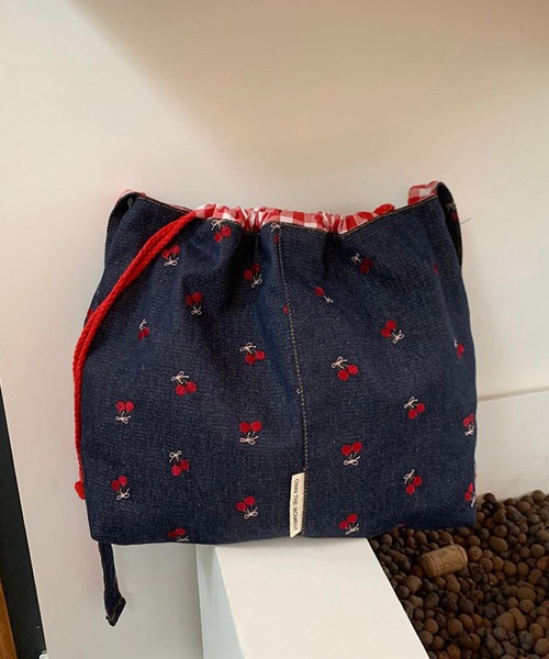 VIBGYOR(ヴィブジョー)の「Mignonjour/フラワー チェリー刺繍デニムトートバッグ M2901(トートバッグ・レディース・ライトブルー/ブルー/ブルー系その他/ブルー系1・FREE)」の19枚目の写真
