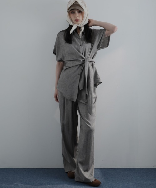 Ulysses(ユリシス)の「【セットアップ】半袖シャツ×ワイドパンツ(セットアップ・レディース・ベージュ/グレー・F)」の1枚目の写真
