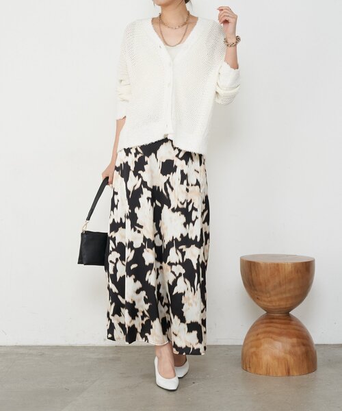 Jena espace merveilleux(ジェナ エスパスメルヴェイユ)の「ニュアンス花柄スカート(スカート・レディース・ブラック/ブラウン・FREE)」の4枚目の写真