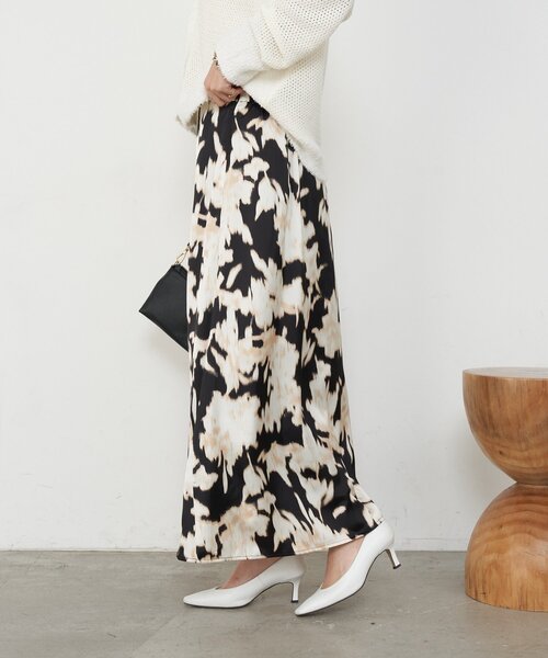 Jena espace merveilleux(ジェナ エスパスメルヴェイユ)の「ニュアンス花柄スカート(スカート・レディース・ブラック/ブラウン・FREE)」の5枚目の写真