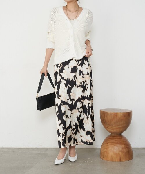 Jena espace merveilleux(ジェナ エスパスメルヴェイユ)の「ニュアンス花柄スカート(スカート・レディース・ブラック/ブラウン・FREE)」の6枚目の写真