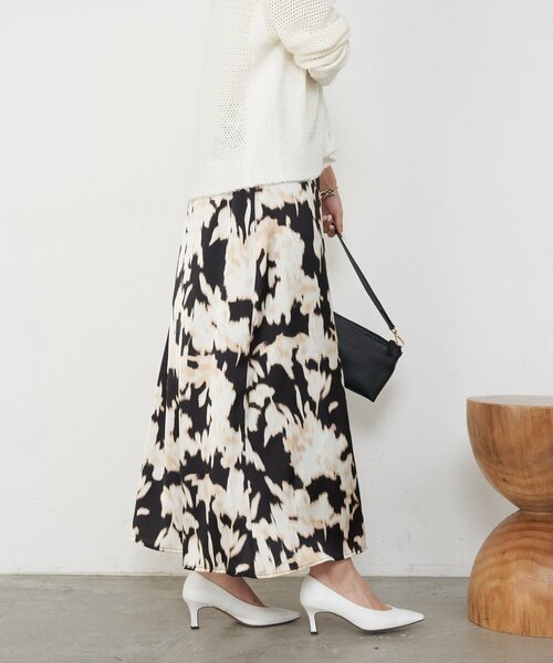 Jena espace merveilleux(ジェナ エスパスメルヴェイユ)の「ニュアンス花柄スカート(スカート・レディース・ブラック/ブラウン・FREE)」の7枚目の写真